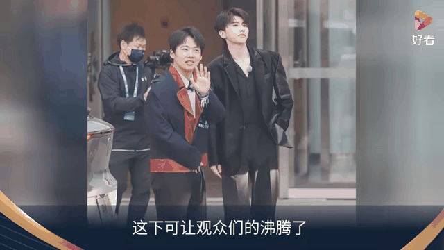 包含德罗巴重返赛场，比赛规则变更首场状态出色，法国队观众沸腾！的词条